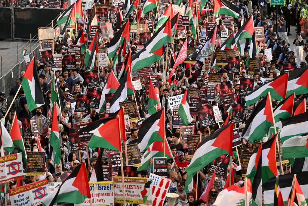 La protesta destacó la solidaridad de la comunidad palestina en Chicago, con un fuerte sentido de propósito y comunidad.