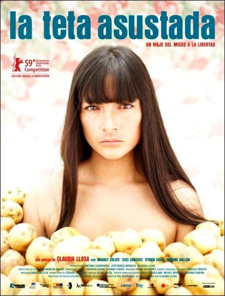 <b>La teta asustada</b>
<br>(2009), Perú, España
<br>
<b>Directora: </b>Claudia Llosa
<br>
<b>Reparto: </b>
<a href="http://www.imdb.com/name/nm2008680?ref_=tt_ov_st_sm">Magaly Solier</a>, 
<a href="http://www.imdb.com/name/nm0844845?ref_=tt_ov_st_sm">Susi Sánchez</a>, 
<a href="http://www.imdb.com/name/nm2961396?ref_=tt_ov_st_sm">Efraín Solís</a>
<br>Tener “la teta asustada”, significa “tener la leche materna con rabia, sufrimiento, tristeza”, 
<a href="http://periodismohumano.com/culturas/la-teta-asustada-la-historia-detras-de-la-pelicula.html">explican en Periodismo Humano</a>. Esta expresión es utilizada en la película para mostrar el drama que sufrieron centenares de mujeres tras ser violadas durante el conflicto peruano, a manos del ejército militar y los miembros del Sendero Luminoso y quedar embarazadas. Su ritmo y su estructura abstracta añaden complejidad a este film aclamado por su intimista visión.