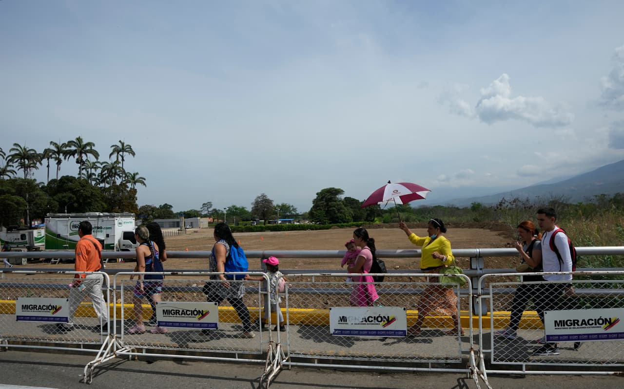 Lejos quedaron los años de bonanza en los que el comercio bilateral superó los 7,000 millones de dólares durante su pico en 2008. 
<b>En 2020, durante la pandemia, se registró la cifra más baja con 222 millones de dólares, dijo el Ministerio de Comercio colombiano.</b>
<br>
<br>
