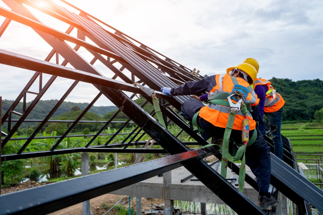El Comité de Nueva York para la Seguridad y Salud Ocupacional (NYCOSH) dice que en 2019, las muertes en la construcción representaron el 26% de todas las muertes de trabajadores en la ciudad de Nueva York.
<br>
<br>