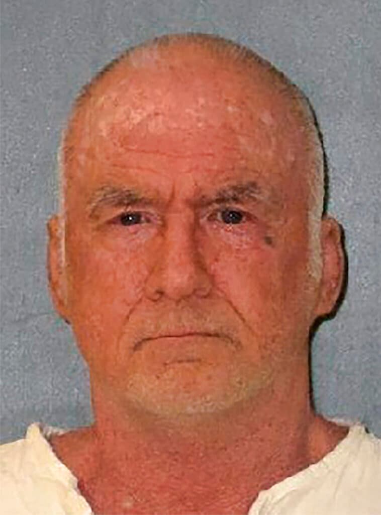 <h2 class="cms-H2-H2">Tracy Beatty</h2>
<br>
<b>Fecha de ejecución:</b> 9 noviembre 2022
<br>
<b>Lugar de ejecución: </b>Texas
<br>
<br>Fue condenado a muerte por estrangular y 
<a href="https://www.univision.com/noticias/estados-unidos/ejecucion-tracy-beatty-texas-corte-suprema">asesinar a su propia madre en 2004</a> y luego la enterró en el jardín. 
<br>
<br>Recién salido de prisión, en 2003, tras cumplir condenas por robo y violencia, Beatty se había alojado en la casa de su progenitora, a pesar de tener una "relación conflictiva", según establecen documentos judiciales. Cuando ella le pidió que se fuera, la golpeó, la estranguló, y luego enterró su cuerpo.
<br>
<br>