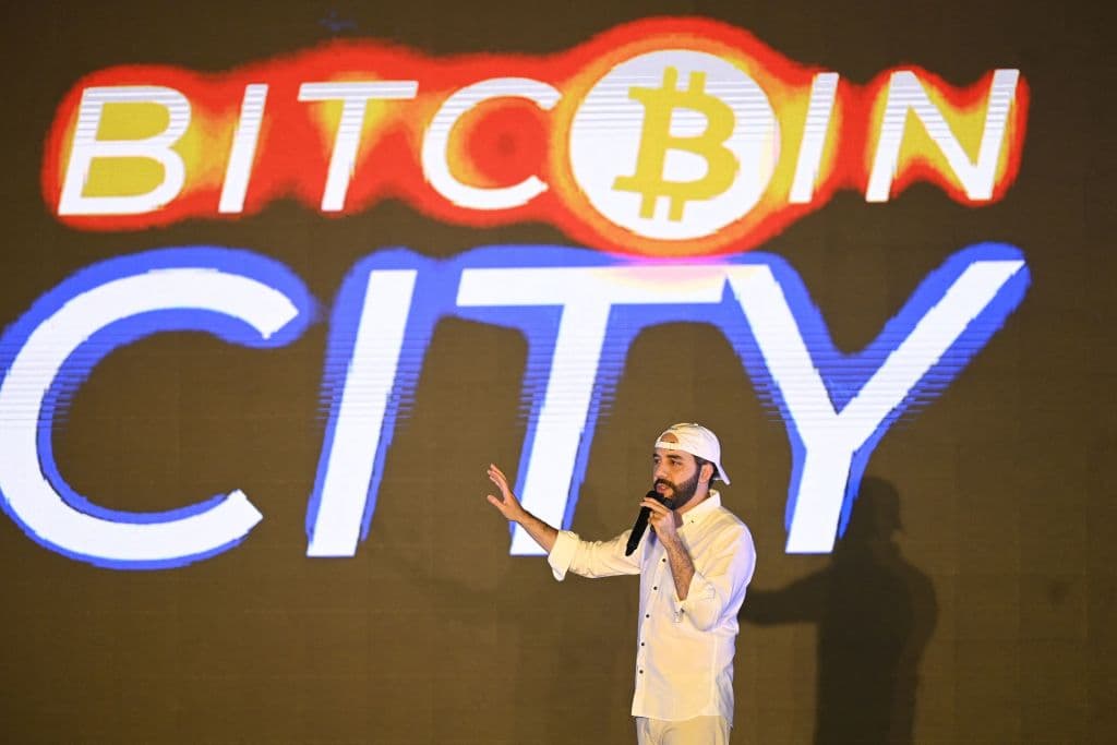 Bukele apostó por el bitcoin, pero ahora que se derrumba: ¿qué hacen los salvadoreños?