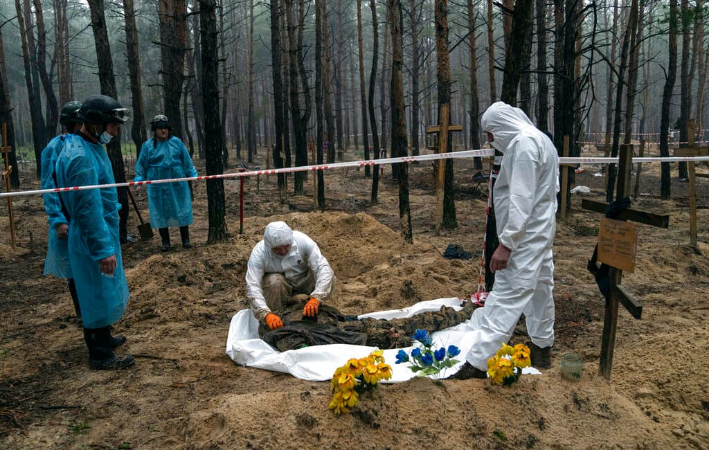 Izium fue objeto de ataques rusos en abril, y la ciudad, que se encuentra cerca de la frontera entre las regiones de Járkov y Donetsk, se convirtió en un punto importante para el ejército invasor durante los cinco meses de ocupación.