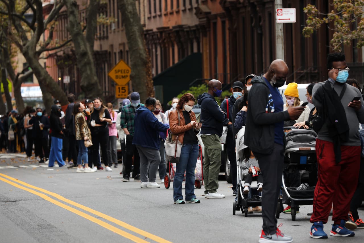 Cada distrito de votación tiene su propio sitio de votación anticipada que se puede encontrar 
<a href="https://www.vote.nyc/page/early-voting-information">aquí</a>.