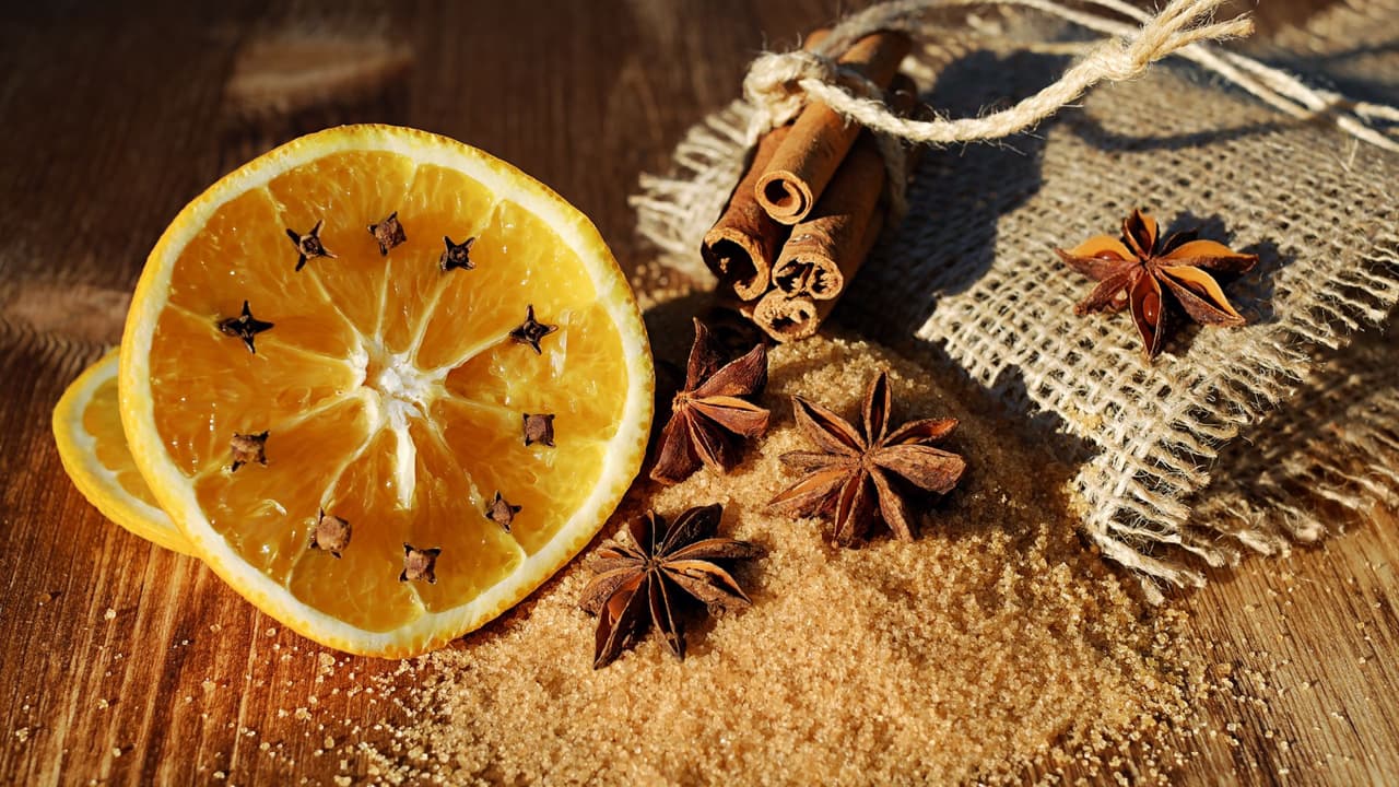 Haz esta mezcla y llena tu casa con el mágico aroma de la Navidad