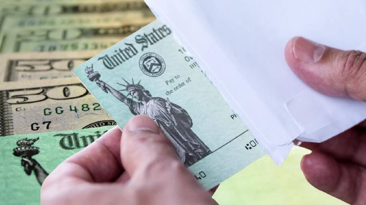 Si necesitas más información sobre tu reembolso 
<b>llama al 800-829-1040</b> para particulares. Para empresas llama al 800-829-4933. Personas con problemas de audición llamar al 800-829-4059.