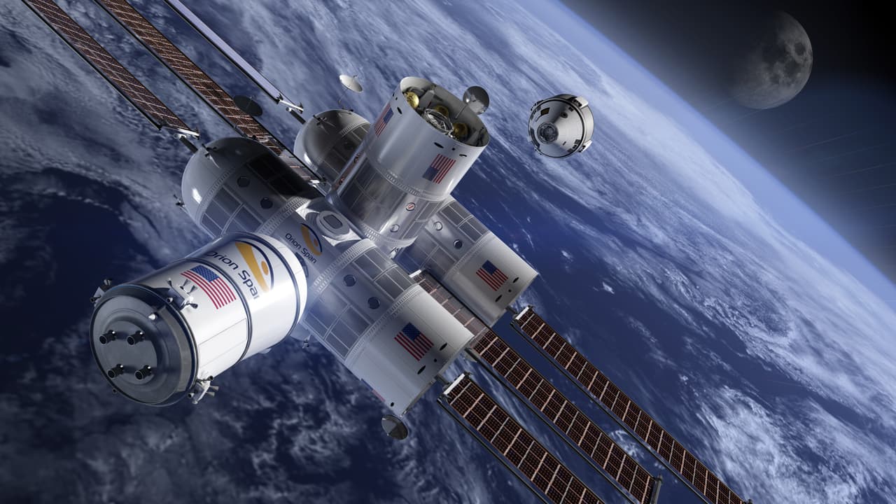 Así lucirá en órbita la Estación Aurora, el primer hotel de lujo en el espacio. El proyecto, 
<a href="https://www.orionspan.com/"><u>desarrollado por la empresa aeroespacial estadounidense</u></a> Orion Span comenzará a operar a 200 millas sobre la superficie terrestre en 2022.