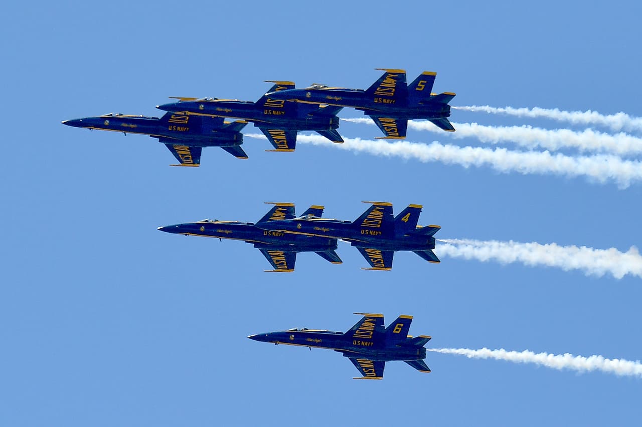 Los aviones militares sobrevolaron las ciudades de Nueva York, Newark y Trenton, en Nueva Jersey, y Filadelfia, en Pensilvania.
<br>