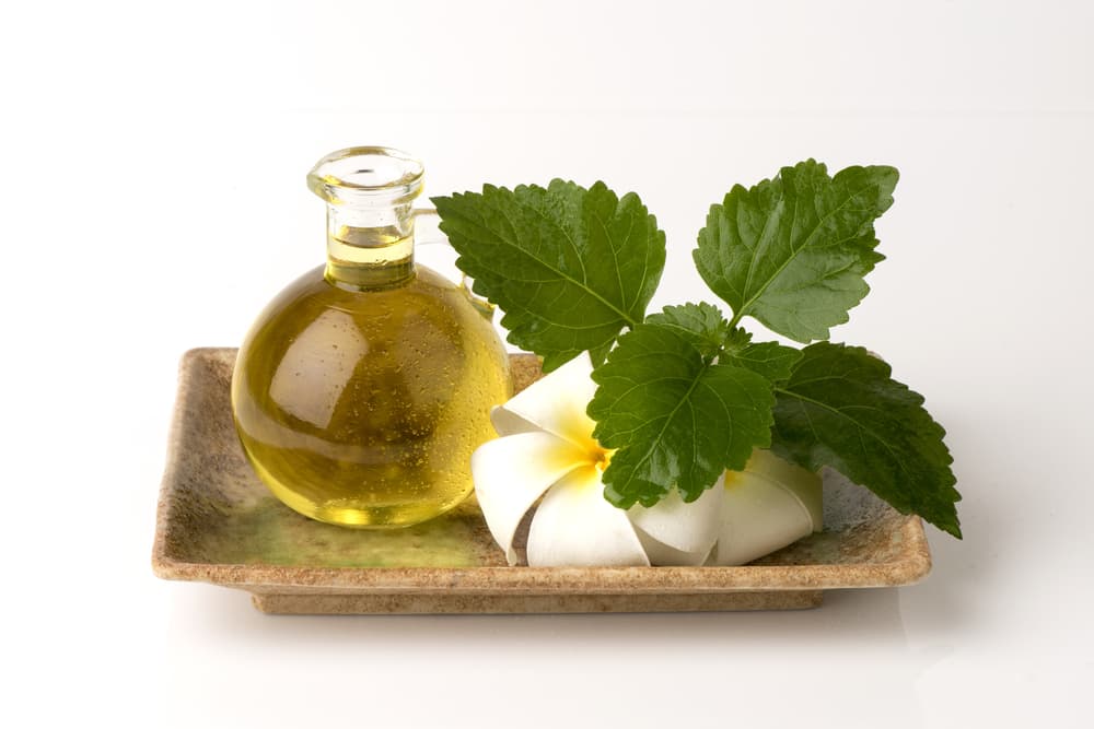 Después del baño romántico, séquense y ahora vayan por los aceites de pachuli y canela.