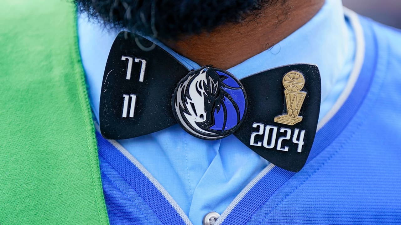 <b>¡El juego no termina hasta que se acaba! </b>Este lunes, a las 7:30 de la noche, el estado de la Estrella Solitaria estará atento mientras Luka Dončić y los 
<b>Dallas Mavericks luchan por mantenerse con vida en la s<a href="https://www.univision.com/local/dallas-kuvn/dallas-mavericks-nba-segundo-titulo-fotos" target="_blank">erie del campeonato de la NBA contra los legendarios Boston Celtics</a></b>. El duelo se disputará en el histórico 
<a href="https://maps.app.goo.gl/Ti8uSrVuerTeHrNz9" target="_blank">TD Garden, hogar del estelar Jaylen Brown</a>, en el vibrante corazón de Boston.