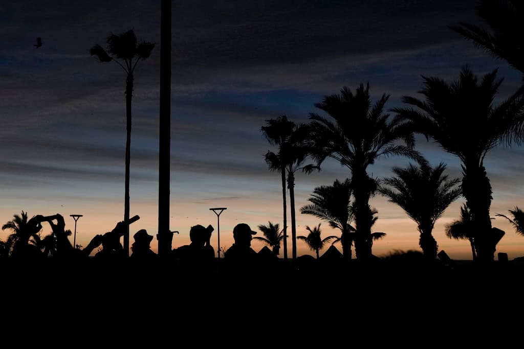 Miles de personas reunidas en las playas de Mazatlán presenciaron como poco antes del medio día la ciudad se iba oscureciendo poco a poco. En el lugar desde el fin de semana se realizaron eventos culturales y fiestas para celebrar el fenómeno natural.