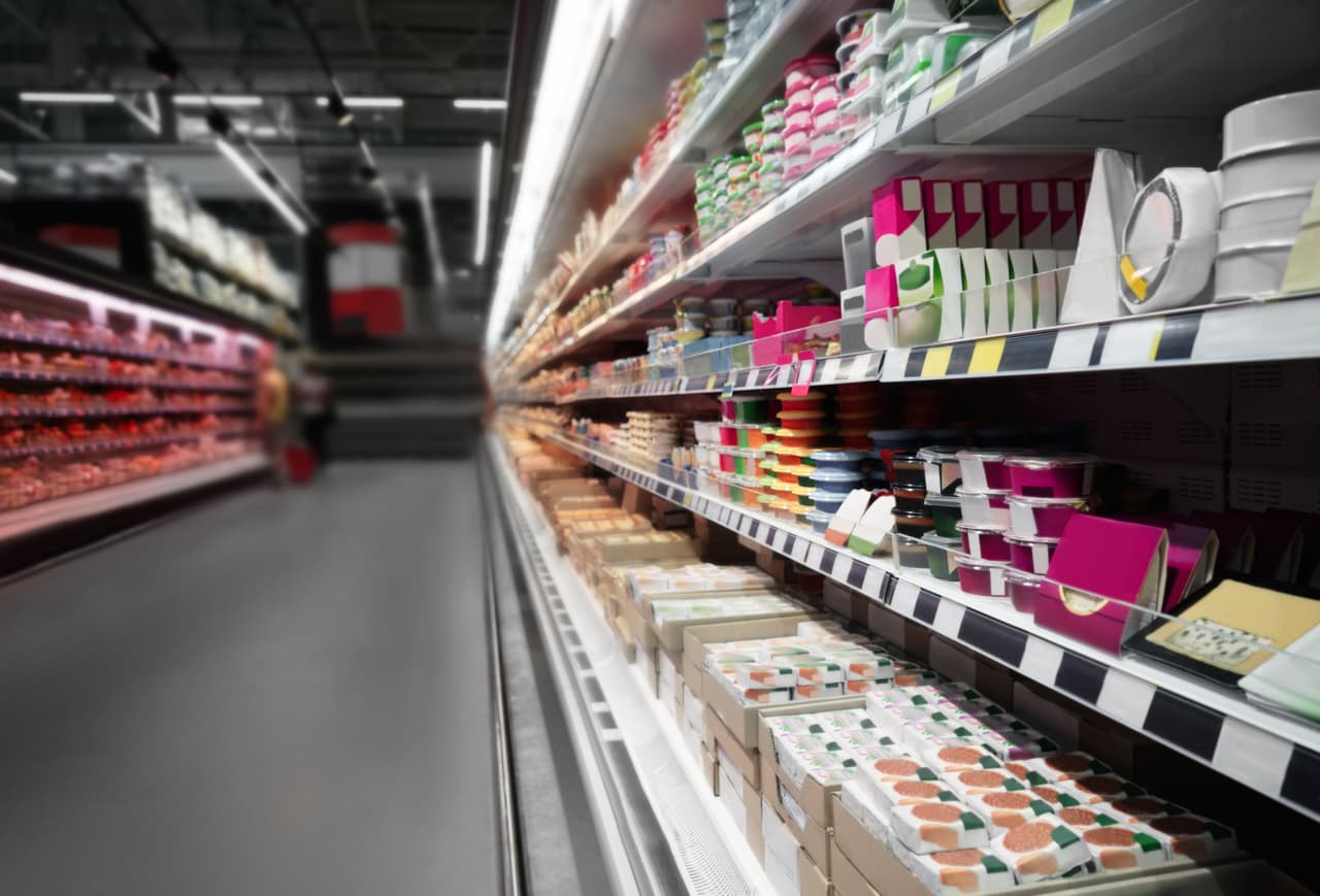 SNAP provee de estos beneficios a personas y familias que tienen un bajo rendimiento salarial y que necesitan asistencia para obtener alimentos.