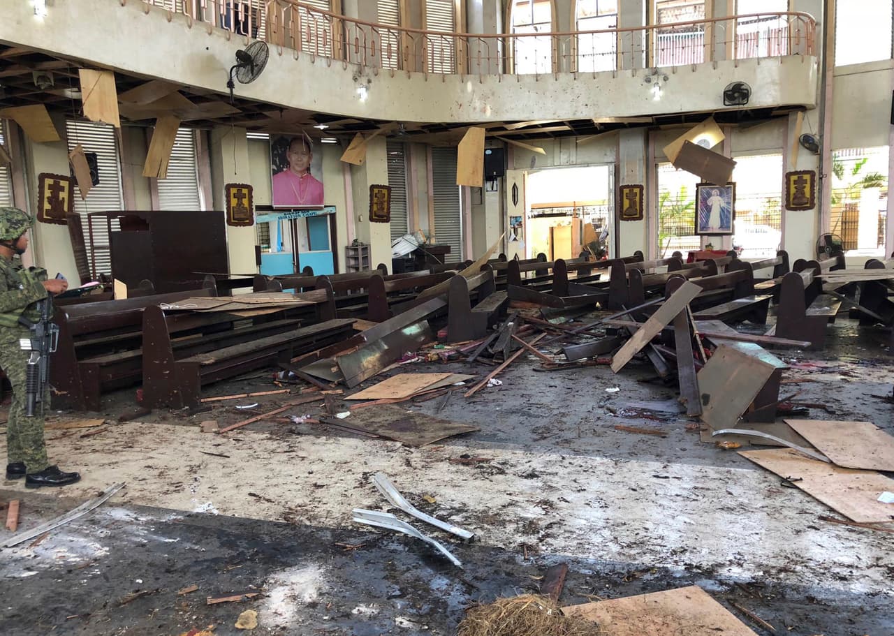 Dos bombas explotan durante una misa de domingo en Filipinas y dejan 20 muertos y más de 100 heridos