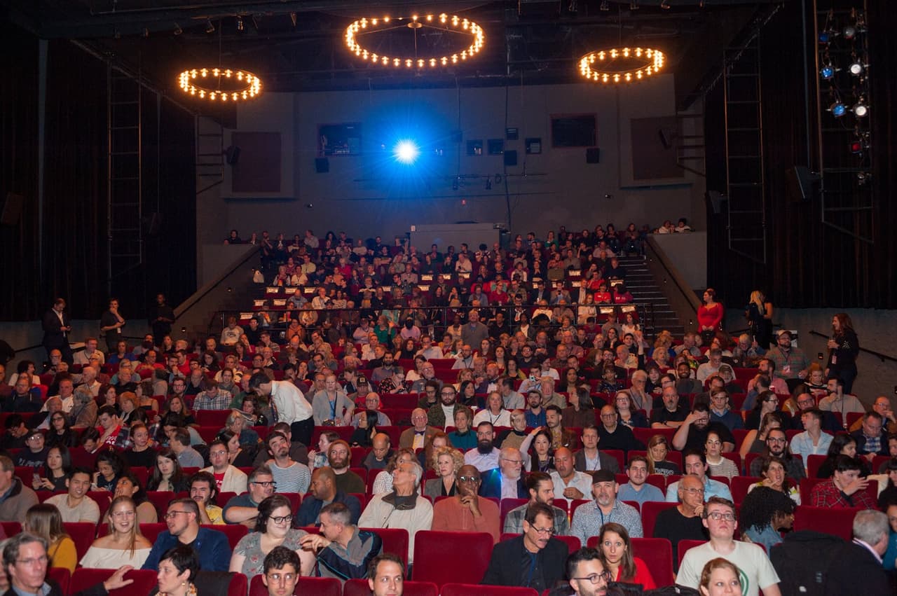 <b><a href="https://filmadelphia.org/" target="_blank">Philadelphia Film Festival (del 21 al 31 de octubre)</a></b>: Por trigésimo año, este festival de 11 días muestra lo mejor de las películas independientes y extranjeras, más de 100 de ellas, en teatros y lugares de Filadelfia. Los asistentes ven cortometrajes, largometrajes, películas animadas y apariciones especiales como invitados.