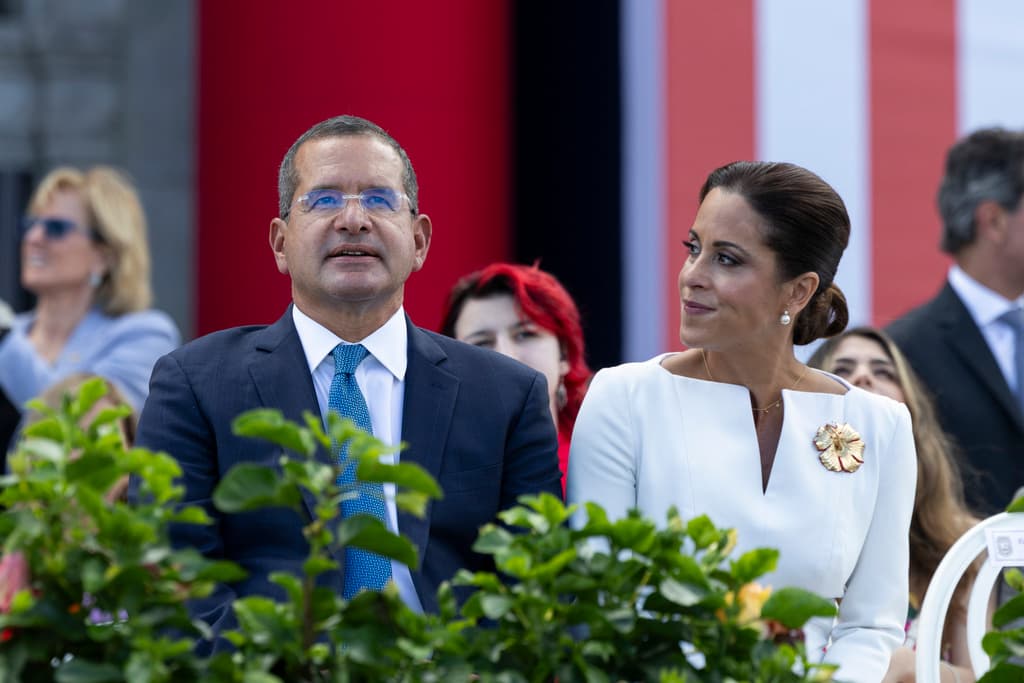 El gobierno de Pedro Pierluisi, aquí junto a su esposa Fabiola Ansotegui, no logró que Estados Unidos anexara a Puerto Rico como el estado 51.
