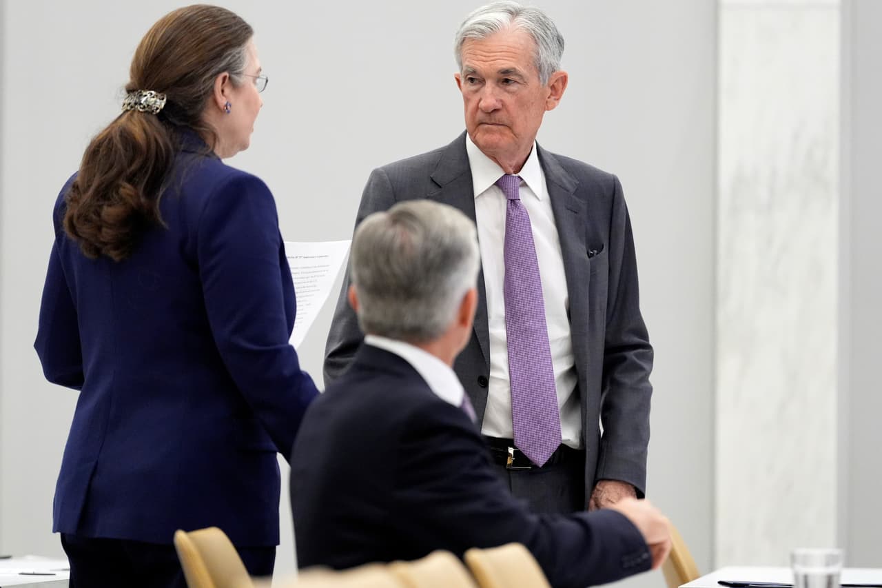 La Fed mantiene sin cambios su tasa de interés. Espera que la inflación suba al 3%  en diciembre por aranceles de Trump