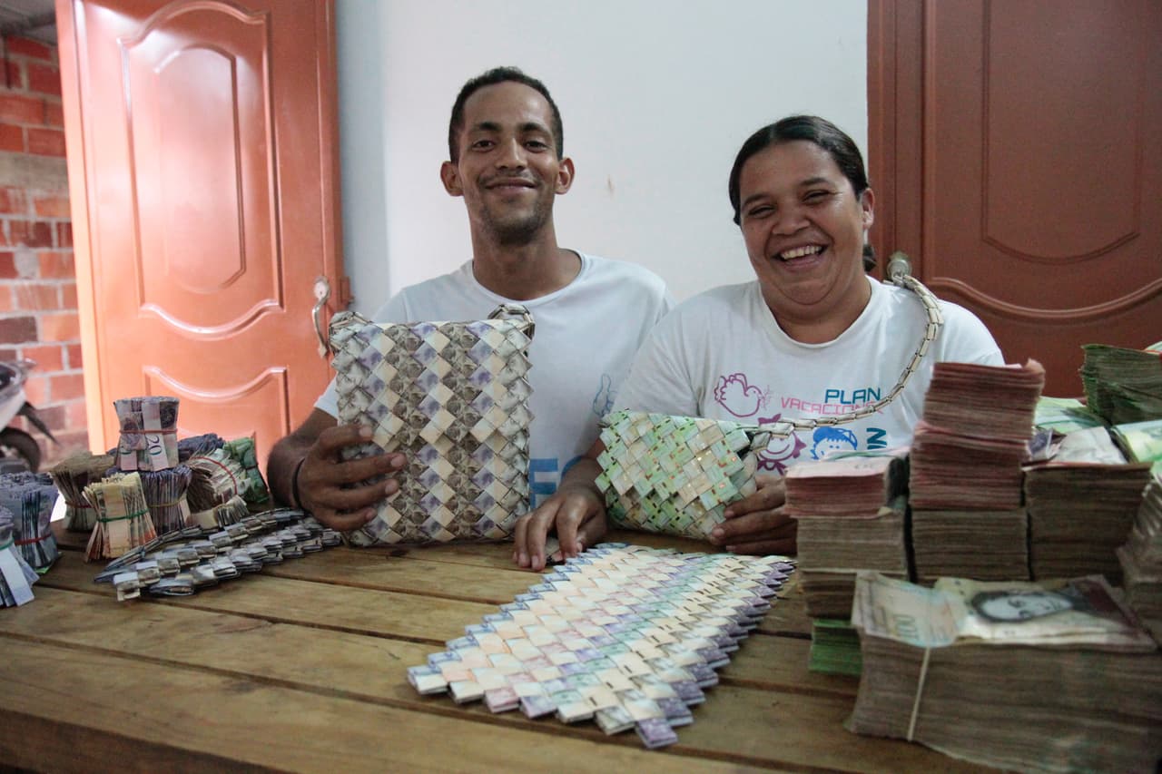 Jesús Campos y su esposa, Gabriela Crespo, son oriundos de la ciudad venezolana de Valencia pero hace cuatro meses viven en la ciudad colombiana Cúcuta. Como muchos venezolanos, optaron por migrar al país vecino para huir de la rampante crisis que tiene sumido a su país en una profunda escasez de alimentos y medicinas, creciente inseguridad y una hiperinflación sin precedentes.