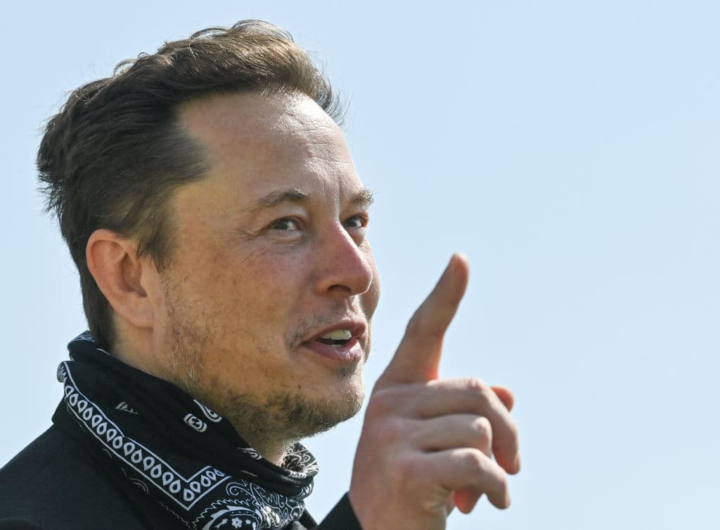 Tal ambición cósmica rara vez viene sin consecuencias, y Musk aún debe responder a las autoridades terrenales.