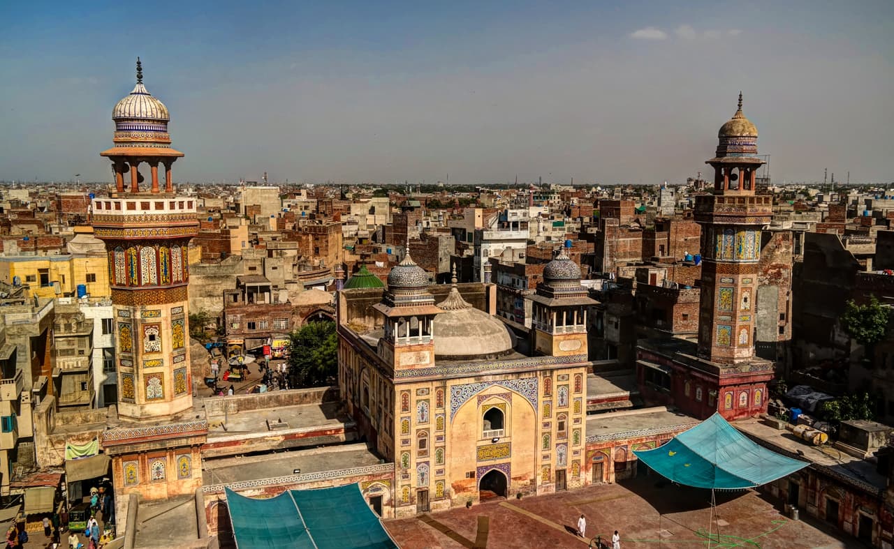 <h3 class="cms-H3-H3">4. Pakistán</h3>
<br>
<br>
<b>¿Cuánto pierde su PIB por el abuso fiscal? </b>9.36%
<br>
<br>Pakistán pierde alrededor de $1,600 millones de dólares al año debido a los abusos fiscales, según los datos de la firma Ipsos. Entre las empresas que más se aprovechan de los vacíos en su legislación están las procesadoras de té, así como los sectores que se dedican a la venta de cigarrillos y autopartes.