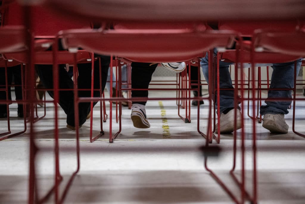 Establecen protocolos ante redadas de ICE en escuelas públicas: ¿Qué deben saber los padres?