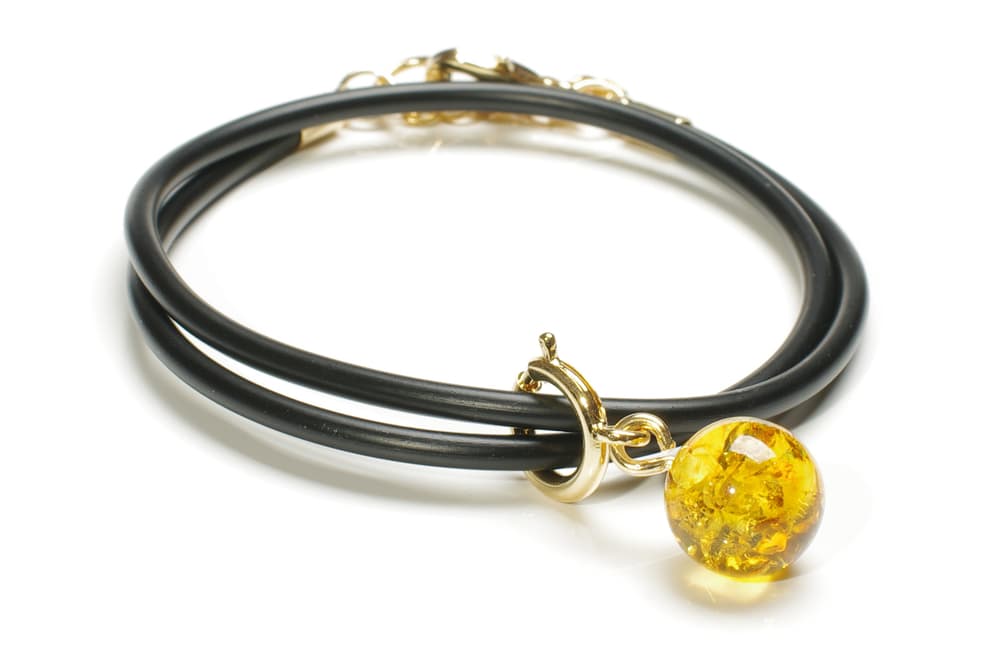 También puedes usar el sol en varios tipos de joyas como brazaletes, dijes, collares, pulseras, para llenar tu vida con sus rayos de abundancia.