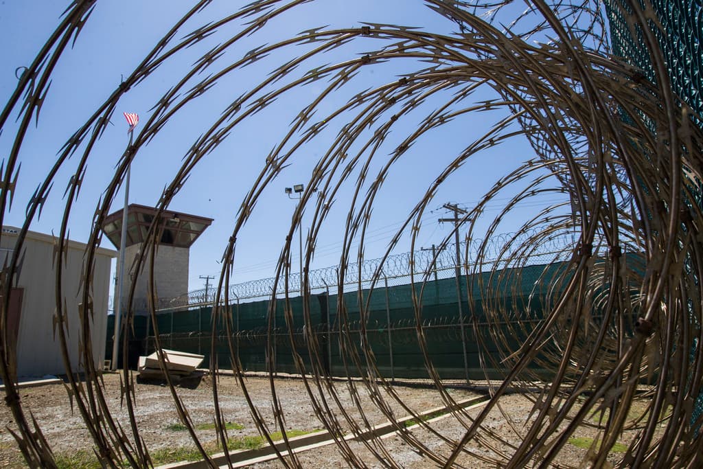 Demandan al gobierno de Trump por impedir el acceso a abogados a inmigrantes enviados a Guantánamo 
