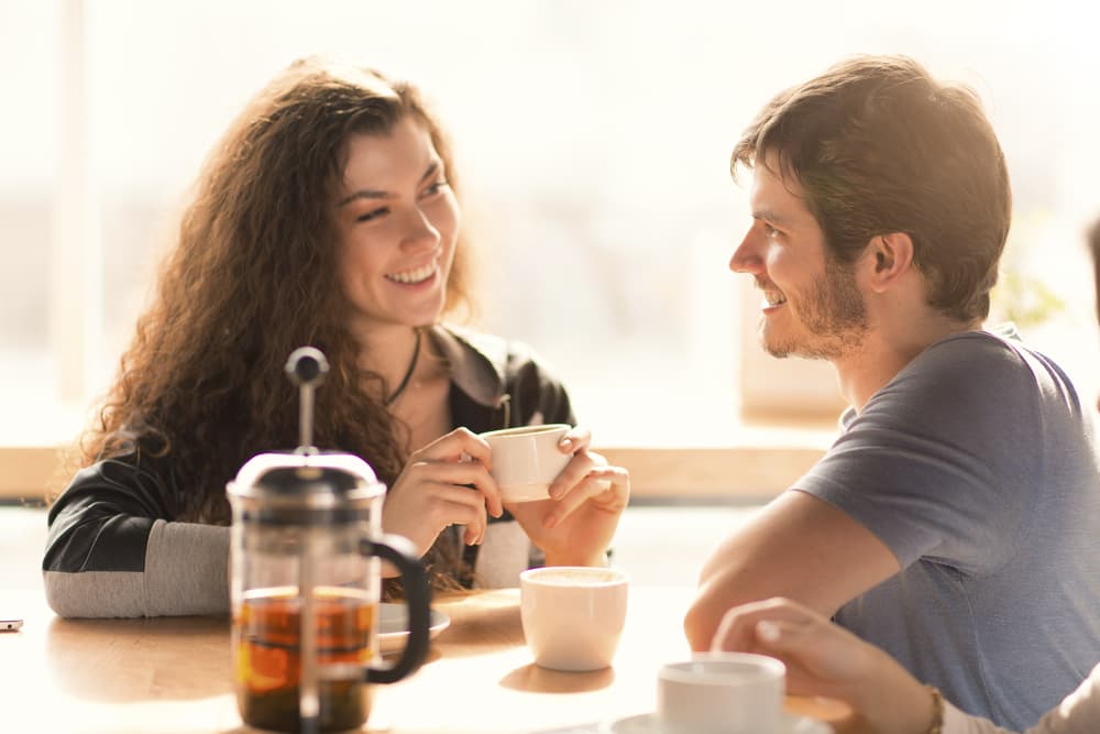 <b>Capricornio</b>
<br>Siempre consciente de sus responsabilidades sabe que debe dejar la reunión en cualquier momento, pero la tensión sexual imperante le obligará a excusarse una y otra vez para permanecer más tiempo.