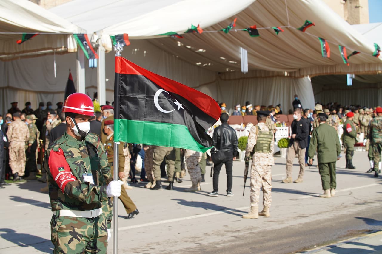 <b>Puesto 5. Libia y Guinea Ecuatorial</b>
<br>
<br>
<b>Índice de Percepción de Corrupción: 17 puntos.</b>
<br>
<br>“La corrupción permite abusos contra los derechos humanos, desatando un vicioso y creciente espiral” añade Transparencia Internacional. “Como los derechos y las libertades son erosionadas, la democracia decae y el autoritarismo toma su lugar, y a su vez permite mayor niveles de corrupción”, agrega.
<br>