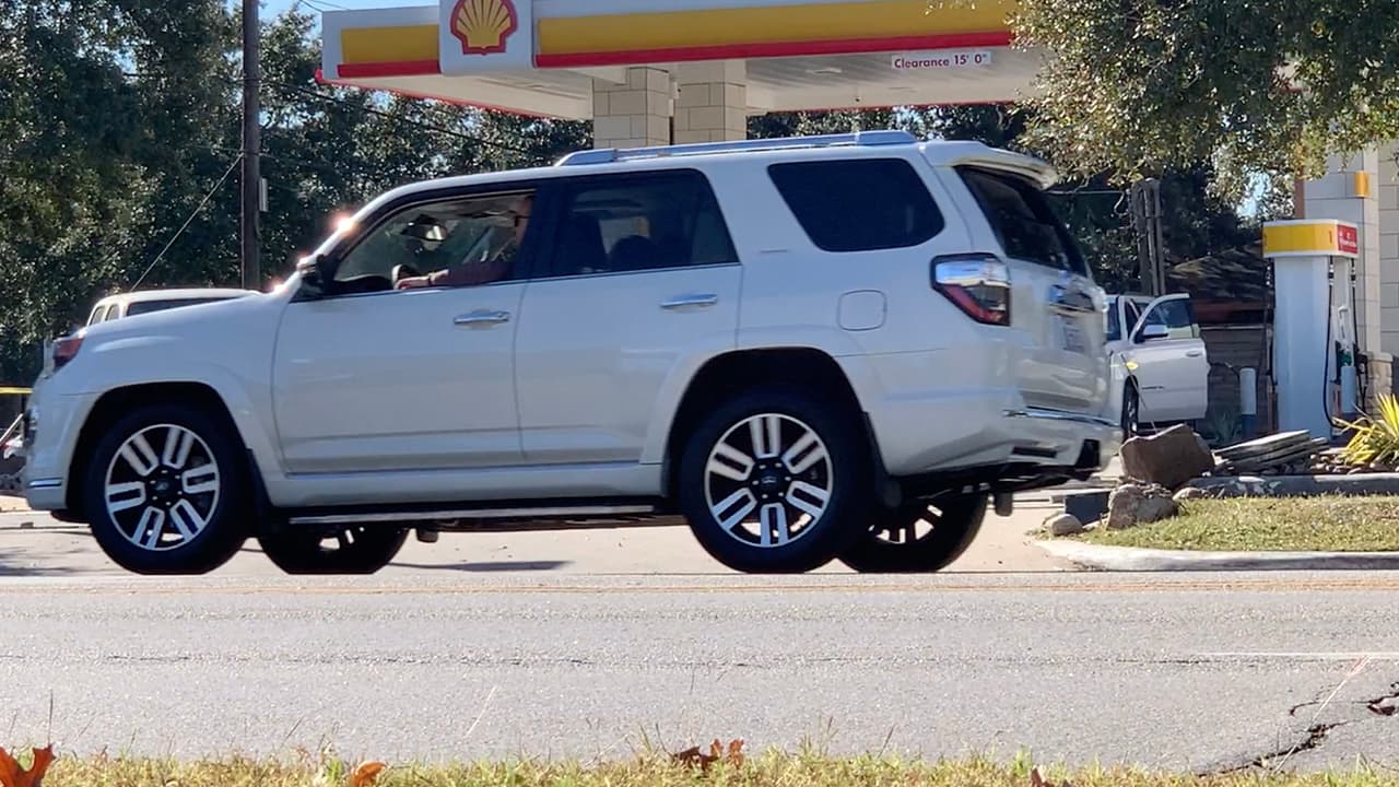 Se supone que sirven como registros temporales, pero el problema es que no todas estas 
<a href="https://www.univision.com/local/houston-kxln/mujer-sale-de-banco-y-despues-la-roban-al-norte-de-houston">placas</a> son legítimas.