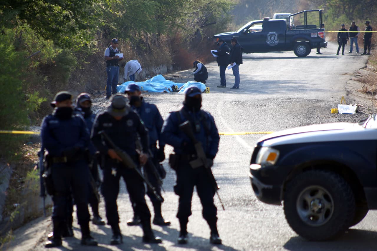 Con el presidente Enrique Peña Nieto el combate al crimen organizado se centró en la capura de líderes de los cárteles del narcotráfico, y en cuatro años ha logrado la detención de más de 100 de los 128 "objetivos prioritarios", a pesar de ello la ola de violencia impera en todo el país.
