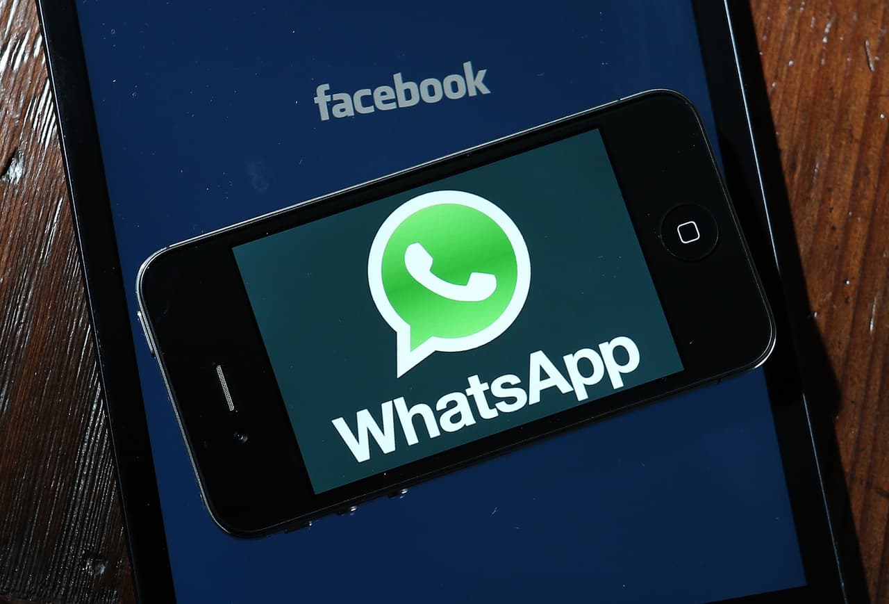 <h3 class="cms-H3-H3"><b>Transparencia</b></h3>
<br>
<br>Además, indicaron que no tienen acceso para observar la ubicación compartida entre usuarios y que tampoco se comparte la información de contactos con 
<a href="https://www.univision.com/temas/facebook">Facebook</a>. 
<br>
<br>“Con la nueva actualización se les da nuevas opciones a los usuarios y proporciona más transparencia sobre el uso de sus datos”, insistió. 
<br>