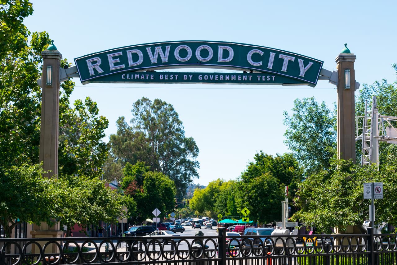 <h2 class="cms-H2-H2">18. Redwood City, California</h2>
<br>
<br>💵 
<b>Salario mínimo por hora a partir del 1 de enero de 2023:</b> $17.00
<br>
<br>