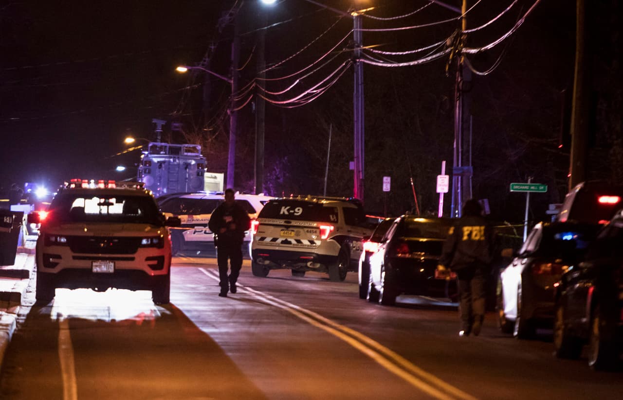 La semana pasada, la policía recibió al menos seis informes de ataques posiblemente motivados por prejuicios antijudíos. El alcalde 
<b><a href="https://www.univision.com/temas/bill-de-blasio">Bill de Blasio</a></b> dijo el viernes que la presencia policial aumentaría en los vecindarios de Brooklyn donde viven grandes poblaciones judías.