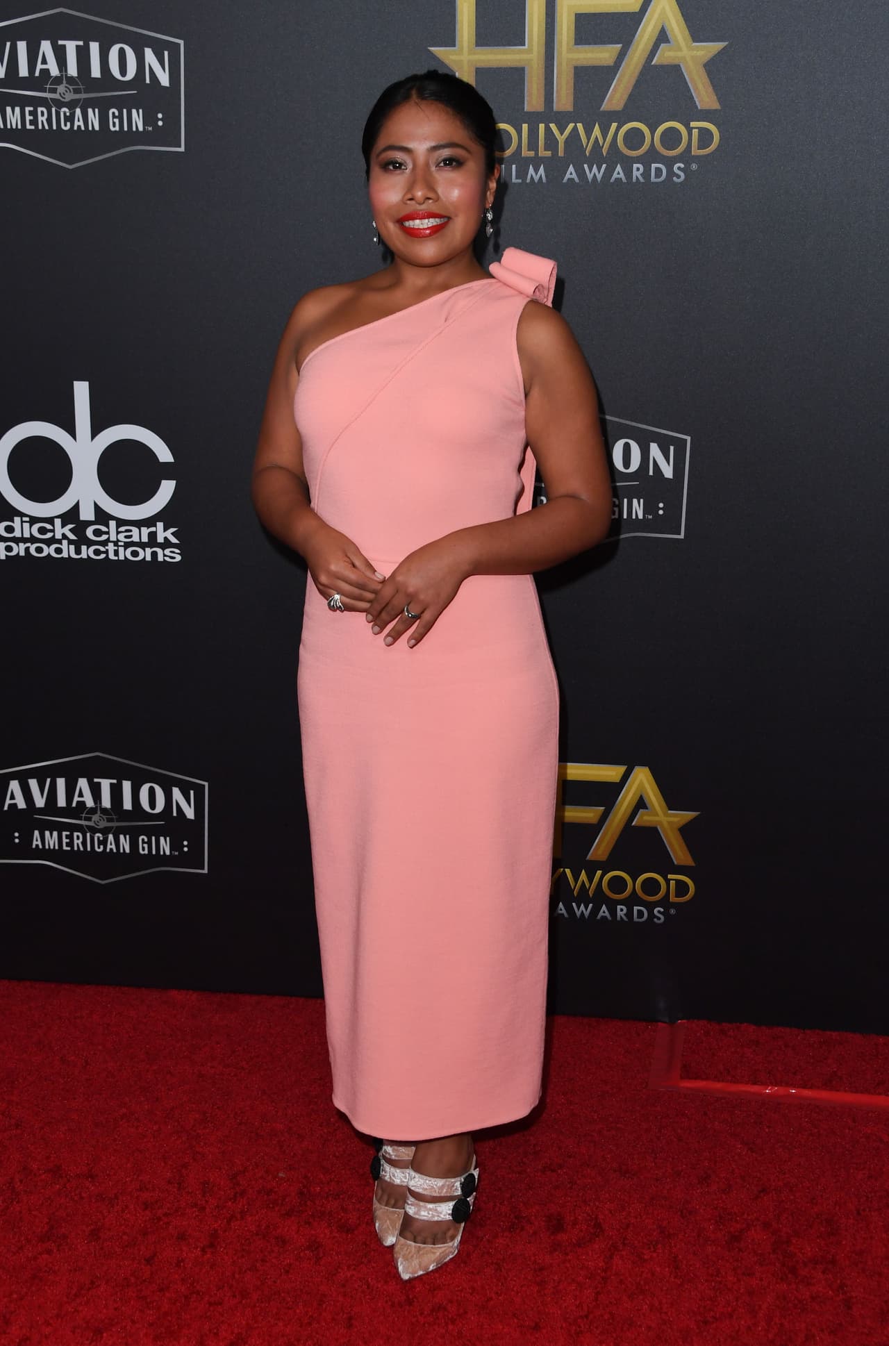 <b>#22</b>
<br>Yalitza también ha lucido diseños de reconocidos diseñadores latinoamericanos como del dominicano Oscar de la Renta. Uno de estos vestidos fue el que portó en los Hollywood Film Awards. 
<br>