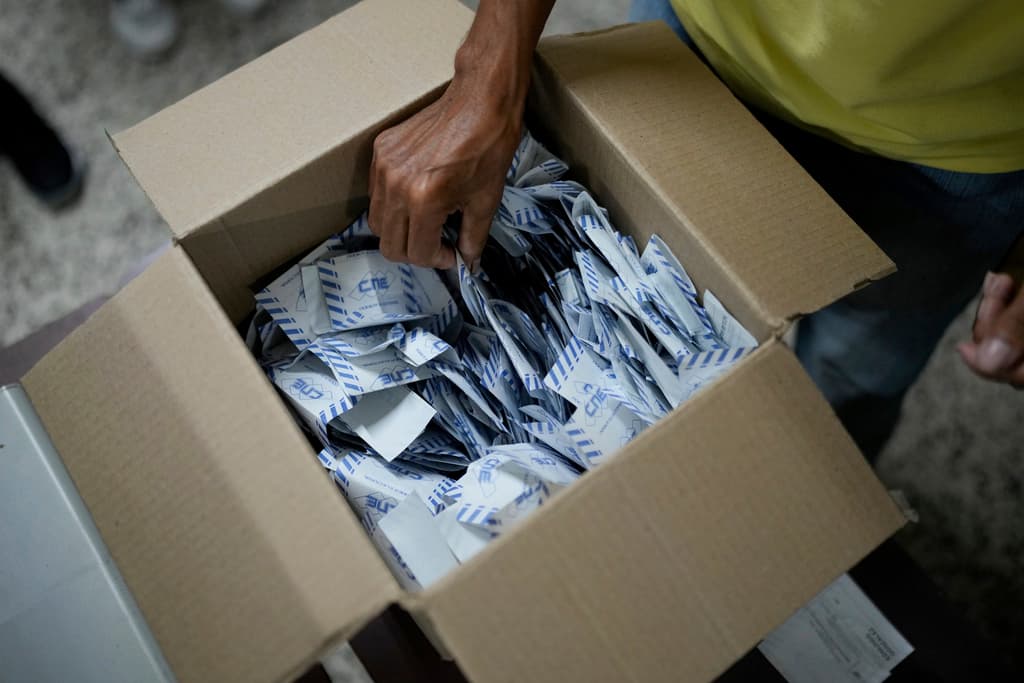 Por qué las actas electorales son clave para aclarar los resultados de los cuestionados comicios presidenciales de Venezuela