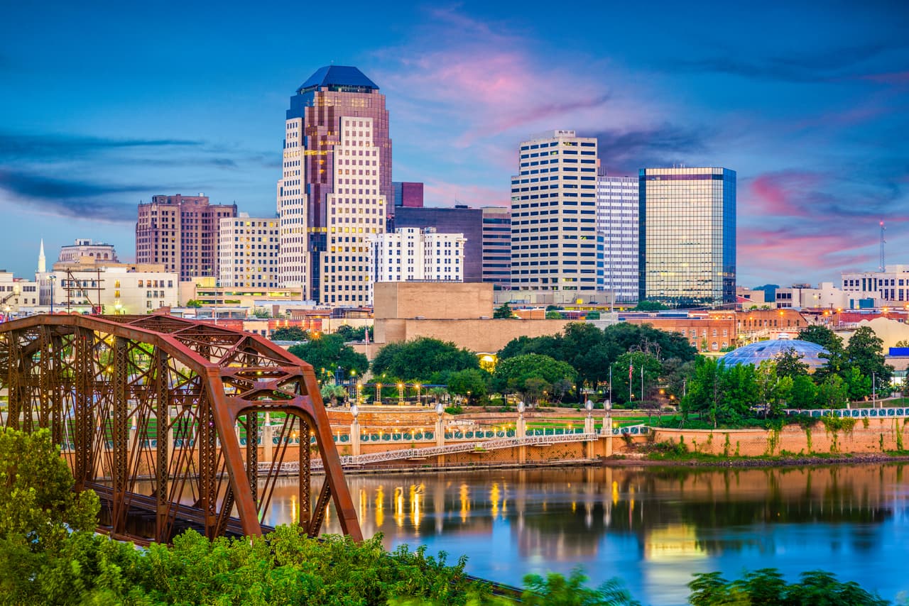 <h3 class="cms-H3-H3">Puesto 5. Louisiana.</h3>
<br>
<br>Louisiana, al sur de EEUU, ocupa el primer sitio nacional en cuanto al dinero federal que recibe el presupuesto estatal: el 46.42%. También es el séptimo que más recibe de acuerdo con cada dólar que paga ($1.35) y los empleados federales ganan en promedio 1.75 más veces que un trabajador del sector privado: el décimo sitio de todo el listado. El 5.1% de su población es de origen hispano.