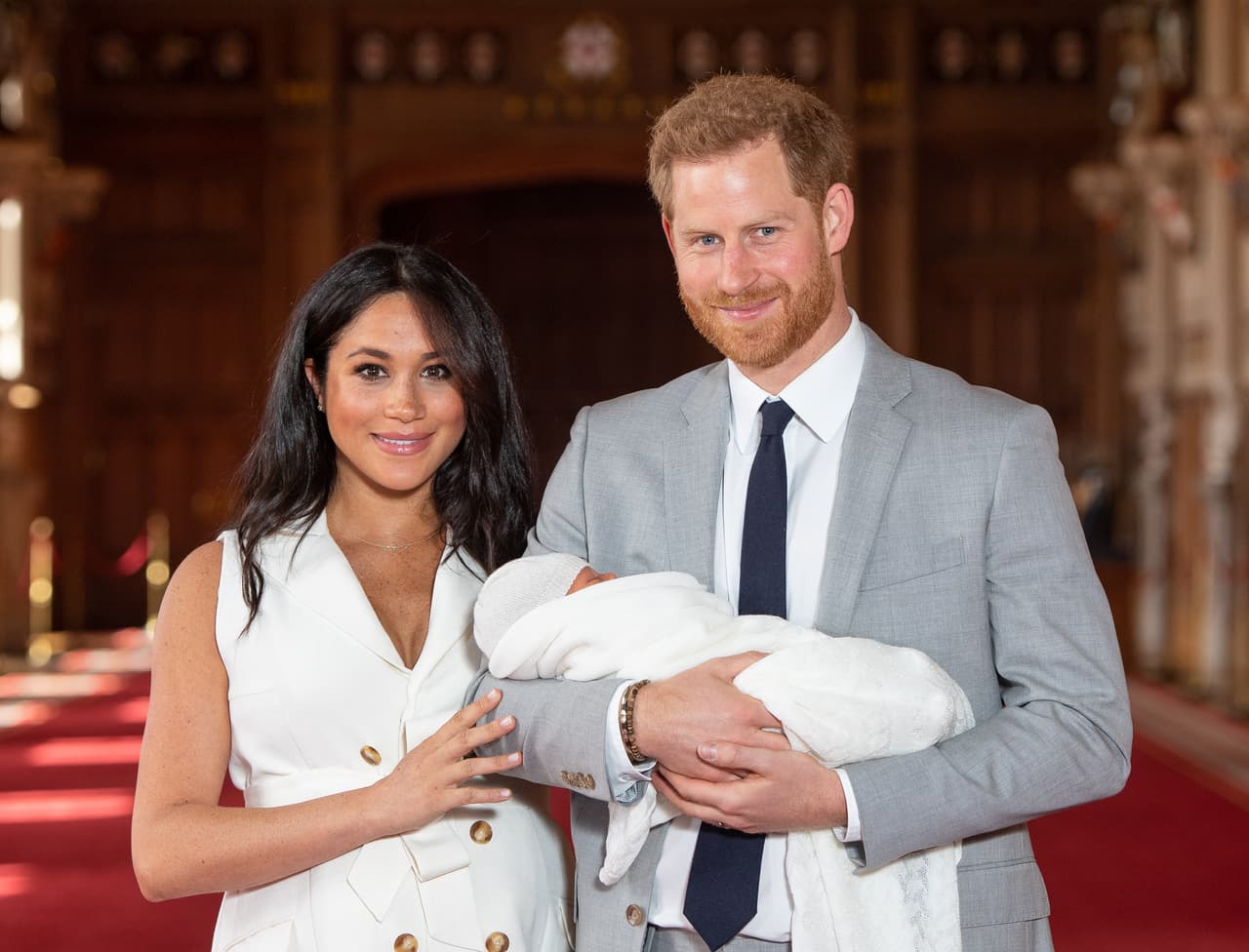 El rey Carlos III acordó emitir cartas de patente para que sus nietos, los hijos del príncipe Harry y Markle, 
<a href="https://www.univision.com/famosos/hijos-harry-meghan-markle-archie-lilibeth-principes-titulo-real-rey-carlos">Archie y Lilibet, obtengan el título de príncipe y princesa</a>, según informó The Sun este 15 de septiembre.
<br>