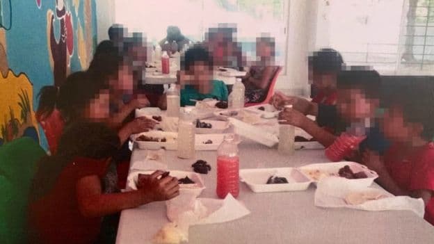 La búsqueda de Dylan permitió el 
<a href="https://www.univision.com/noticias/america-latina/la-policia-halla-23-ninos-robados-que-eran-obligados-a-vender-en-las-calles-del-sur-de-mexico">rescate de 23 menores </a>que vivían en condiciones precarias y en manos de una supuesta red de trata que operaba en dicha ciudad.
<b> </b>Entre los niños había tres lactantes: de 3, 12 y 20 meses. 
<br>
<br>En la imagen, una foto distribuida por la fiscalía del estado después que los niños fueron rescatados.