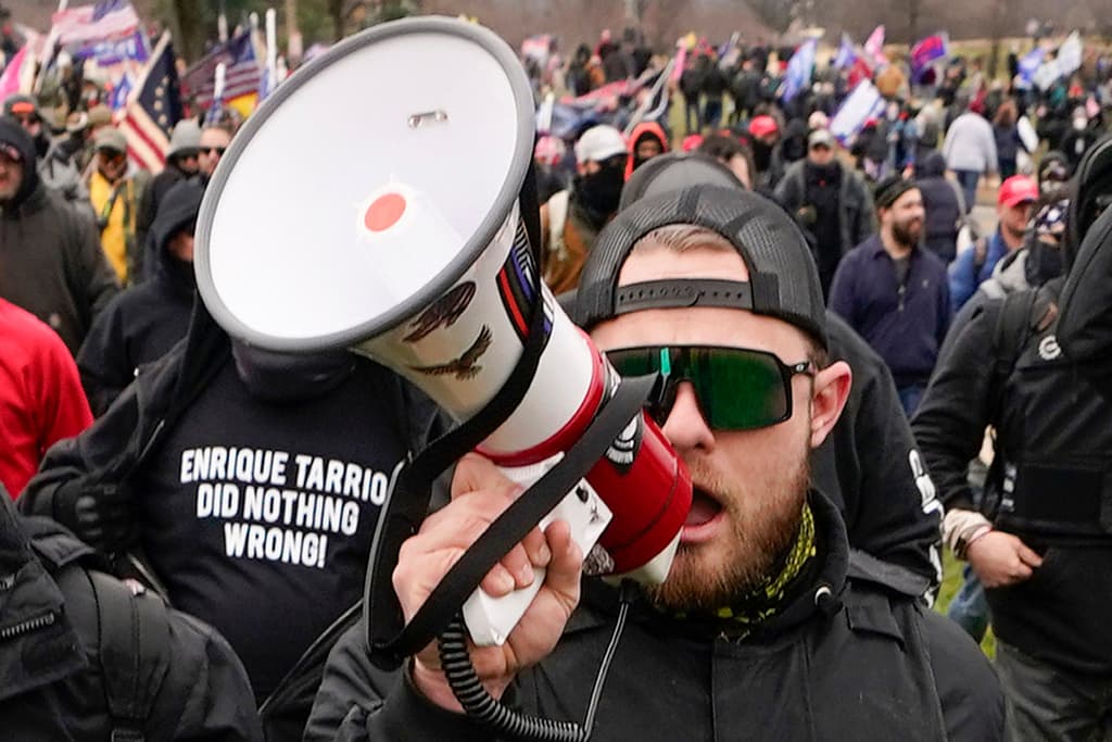 Sentencian a 18 años de cárcel a otro de los líderes de los Proud Boys en una de las mayores condenas por el asalto al Capitolio