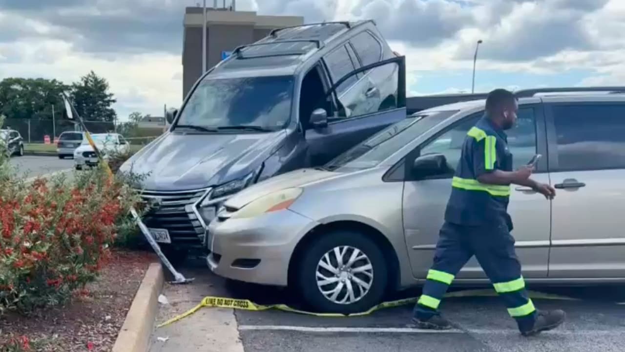 Sospechoso roba una tienda, una camioneta y choca dos autos donde iban unos perritos