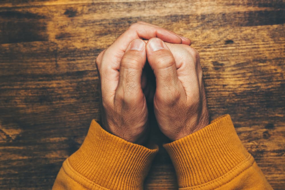 Pide a Dios que lleguen bendiciones y protección. Pide por todas las almas buenas que necesitan de Su ayuda estos días temibles. Por todos aquellos que siguen en riesgo por ayudar al prójimo.