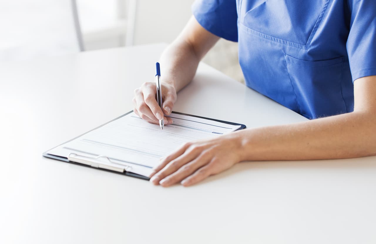 Ten en cuenta estos consejos que pueden ayudarte a diferenciar entre las a
<b>lergias estacionales y el coronavirus.</b> 
<b>Pero recuerda siempre consultar con tu médico.</b>