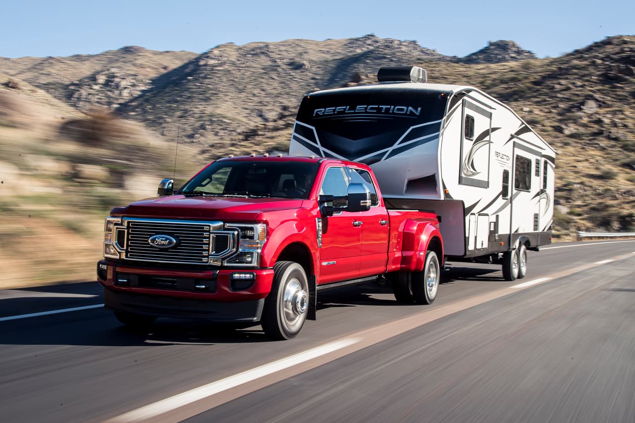 La Ford F-350 Limited tiene la opción de montar un 
<b>motor diésel V8 de 6.7 litros turbo</b> con la capacidad de generar 
<b>475 caballos de fuerza y 1,050 lb-pie de torque</b>.