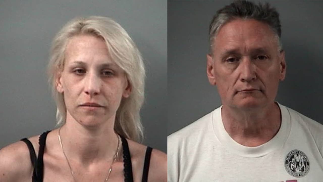 Poco después arrestaron
<a href="https://www.univision.com/local/chicago-wgbo/padres-del-nino-andrew-freund-reciben-cargos-por-asesinato-en-primer-grado"> a Andrew Freund Sr. y a Joann Cunningham.</a> Los padres del niño de 5 años son acusados de múltiples cargos, entre los que se incluye asesinato en primer grado y asalto agravado.