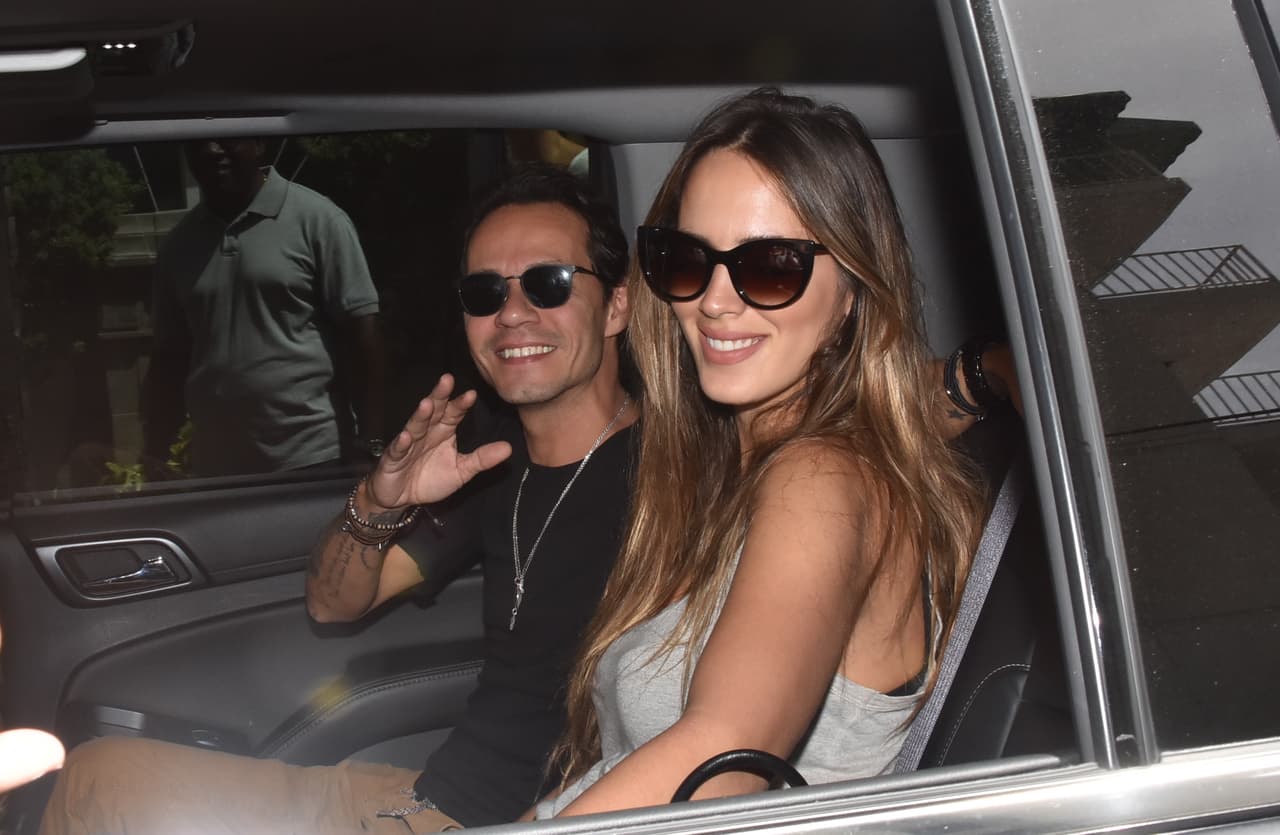 Afortunadamente para la pareja, el divorcio se dio en términos amistosos e incluso el cantante accedió a darle una pensión de 10 mil dólares al mes por tres años, detalles a los que tuvieron acceso reporteros del programa ‘El Gordo y La Flaca’.