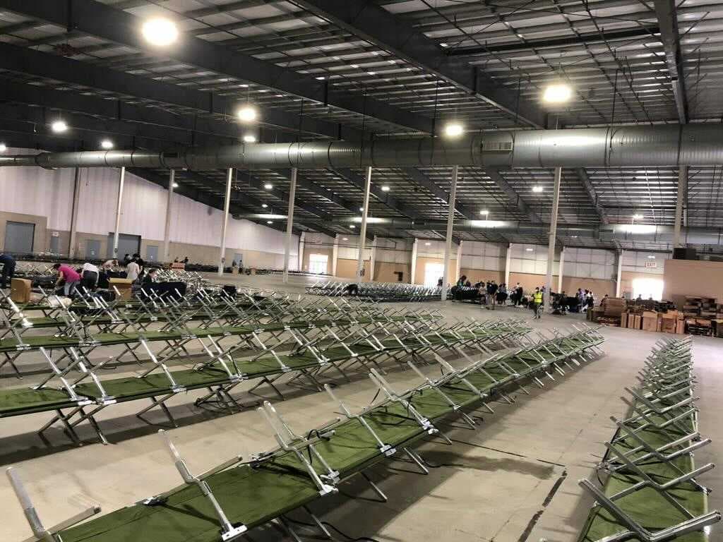 Se espera que los niños, que esperan ser trasladados desde los 
<a href="https://www.univision.com/local/san-antonio-kwex/en-fotos-asi-es-el-nuevo-centro-de-detencion-de-inmigrantes-en-la-frontera-sur-de-texas-fotos">centros de detención a lo largo de la frontera</a>, lleguen en autobús.