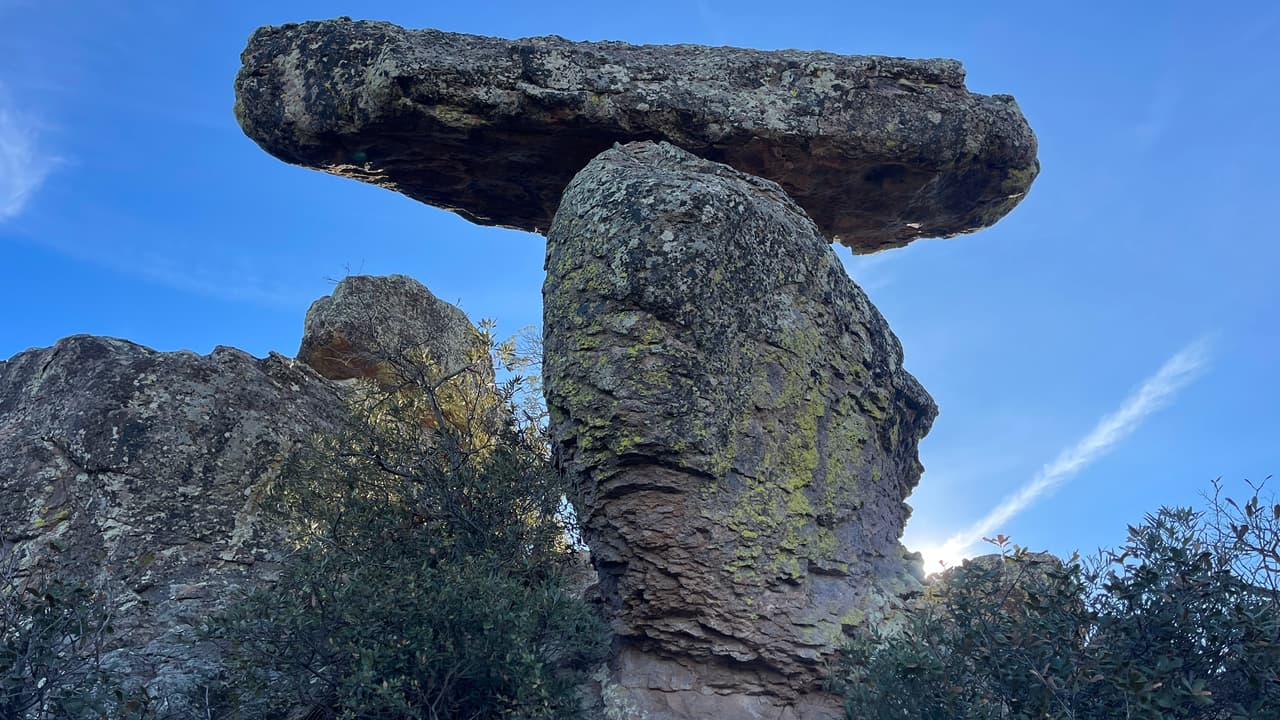 El monumento se estableció el 18 de abril de 1924 para proteger sus extensos hoodoos y rocas en equilibrio.