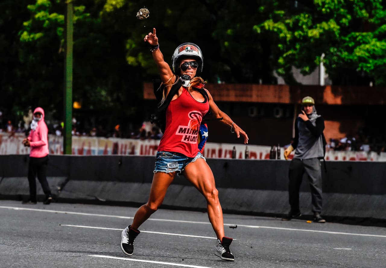 <b><a href="leopoldo lopez lawyer">Caterina Ciarceluti, una conocida instructora de deportes</a></b> y activista opositora ha participado en las refriegas con la policía.