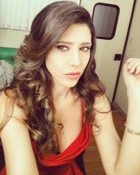 Mientras que la otra versión señala que fue el actor quien le falló al relacionarse con la actriz Michelle Ramaglia, lo cual él ha negado.
<br>