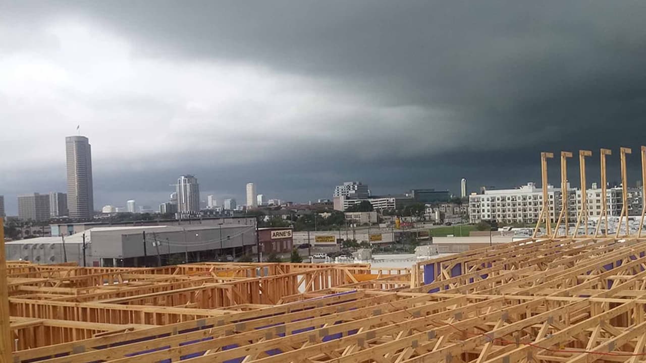 James Frank Antes de la primer Lluvia en Houston.